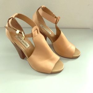 Steve Madden - nude leather heels - size 6 1/2